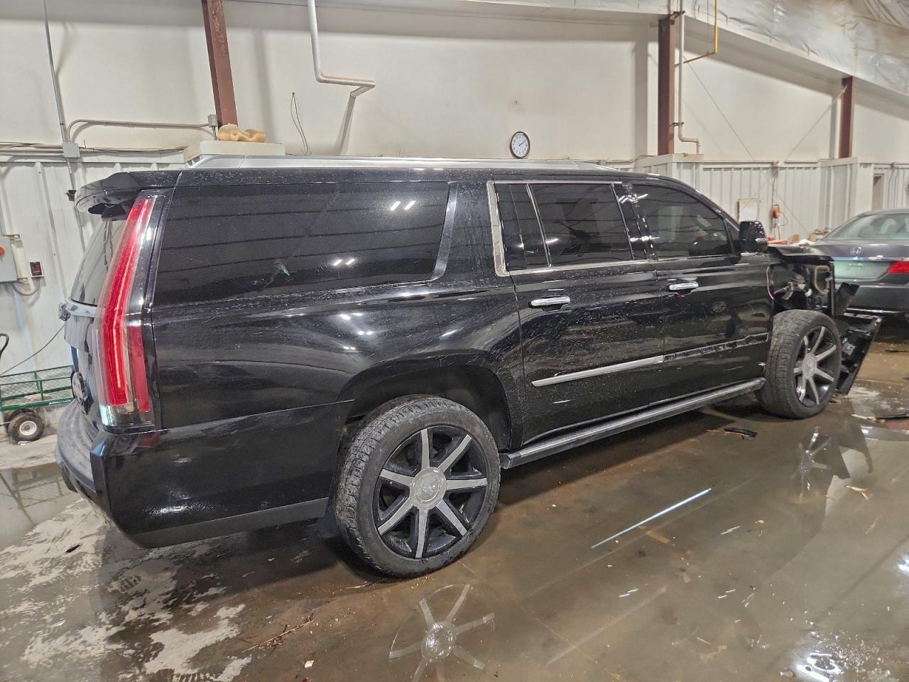 2016 Cadillac Escalade Esv Premium - Image 3
