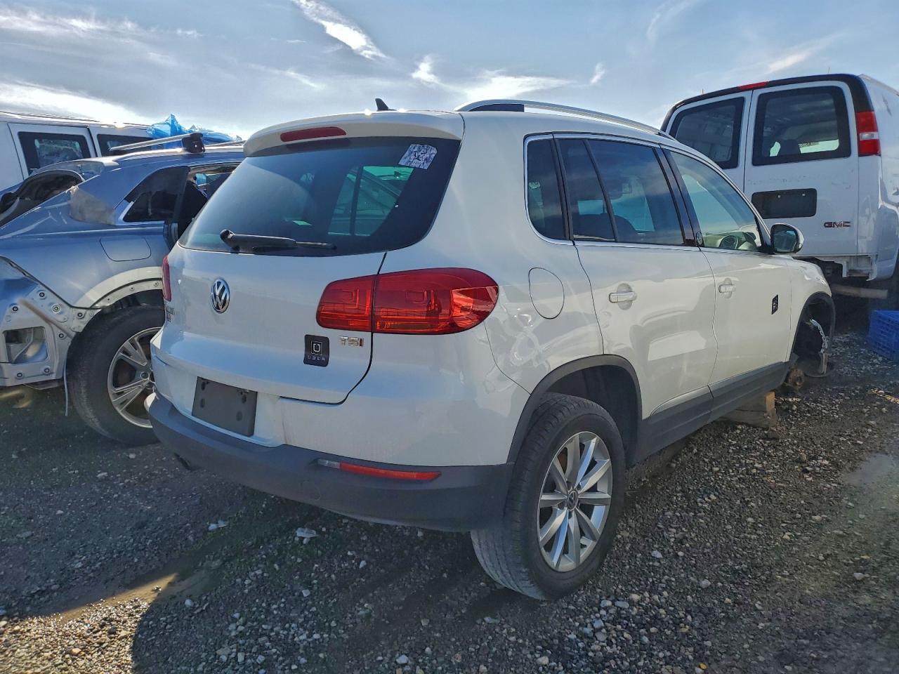 2017 Volkswagen Tiguan Wolfsburg - Image 3