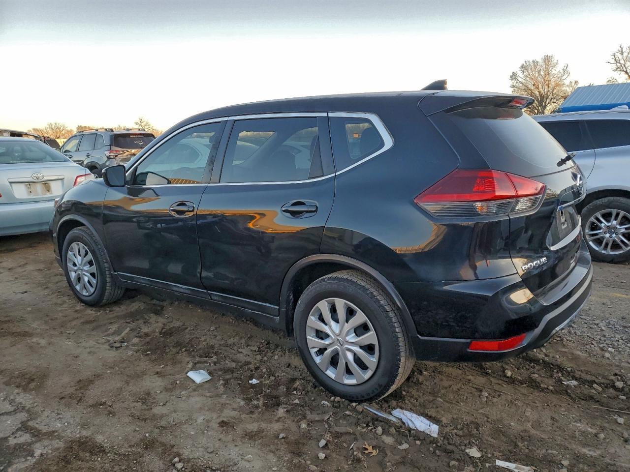 2020 Nissan Rogue S - Фото 2