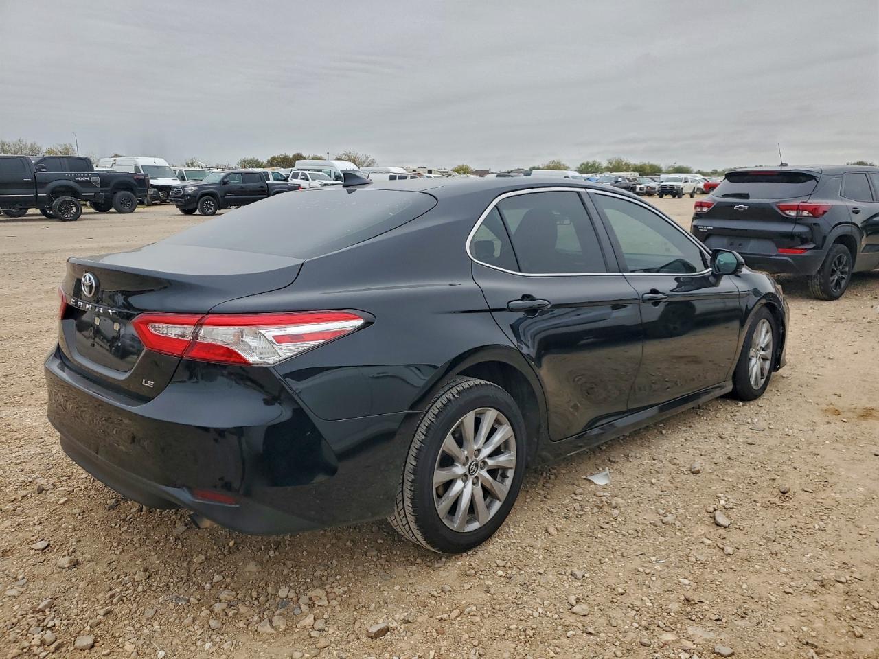 2020 Toyota Camry Le - Image 3