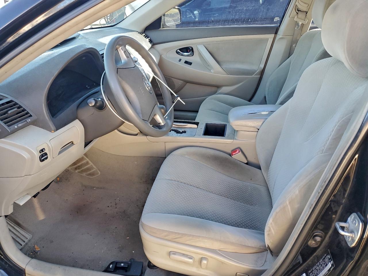 2009 Toyota Camry Le - Image 7