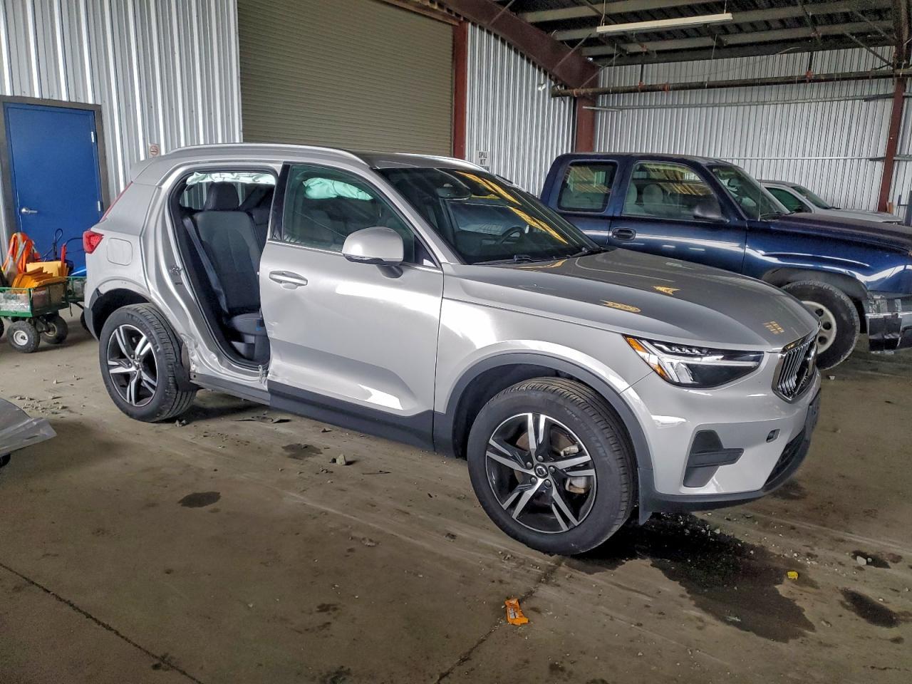 2024 Volvo Xc40 Core - Image 4