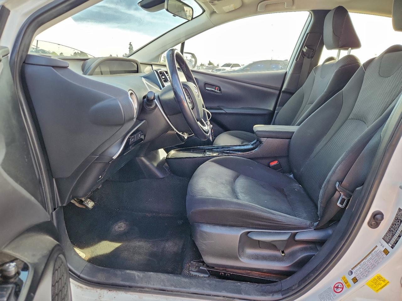 2021 Toyota Prius Prime Le - Image 7