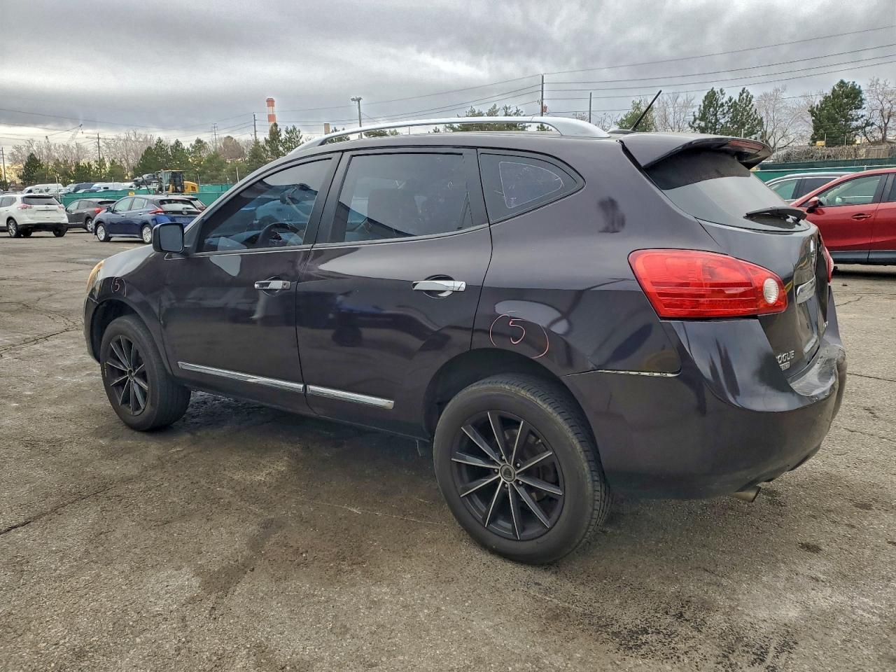 2015 Nissan Rogue Select S - Image 2