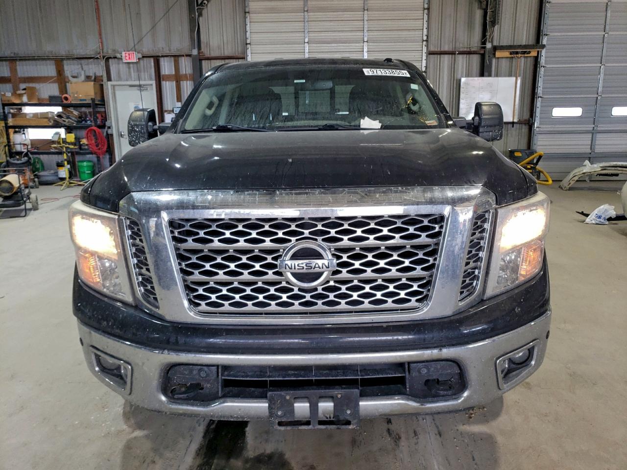 2017 Nissan Titan Sv - Image 5