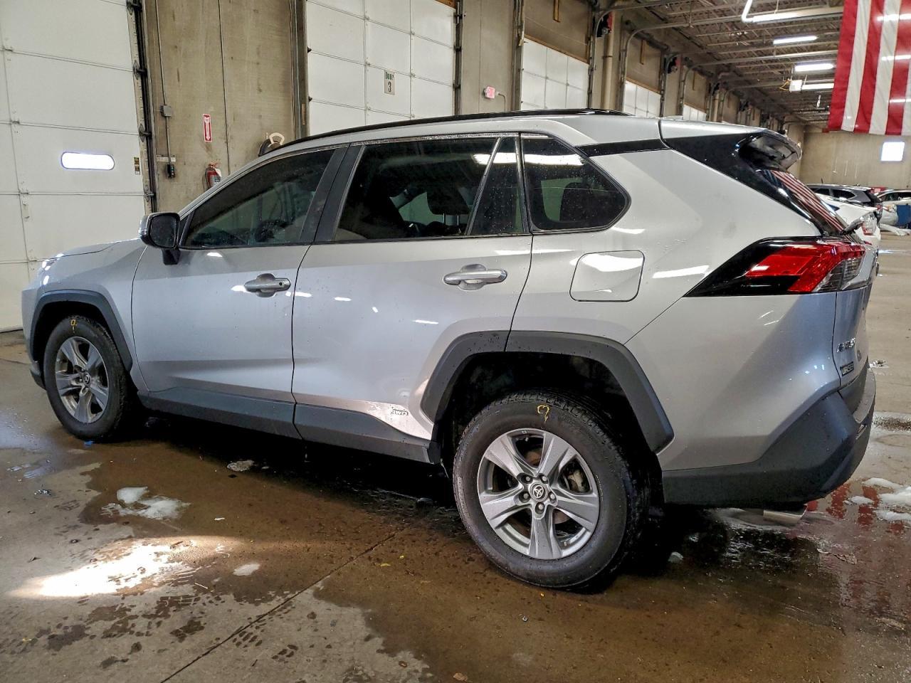 2022 Toyota Rav4 Xle - Image 2