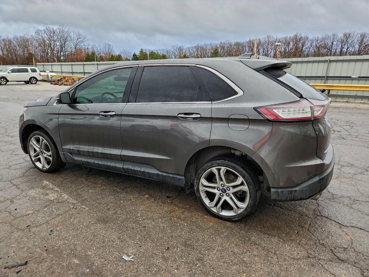 2016 Ford Edge Titanium - Image 2