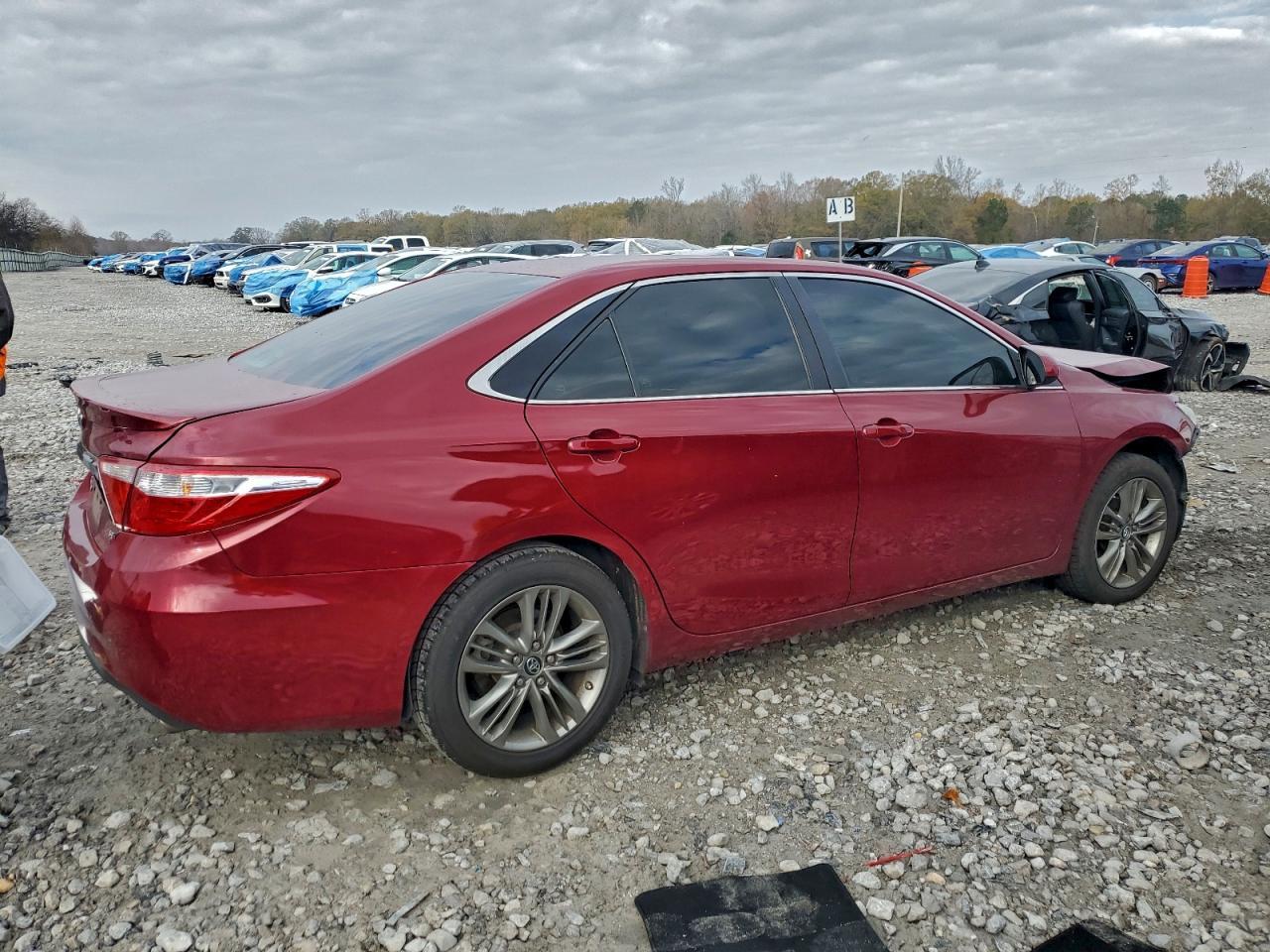 2016 Toyota Camry Le - Фото 3