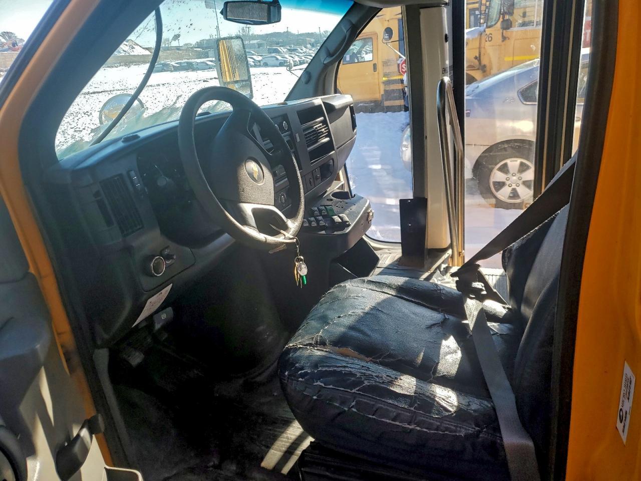 2013 Chevrolet Express School Bus - Фото 5