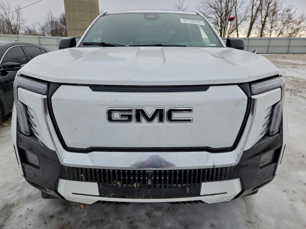 2025 GMC Sierra Denali - Image 5