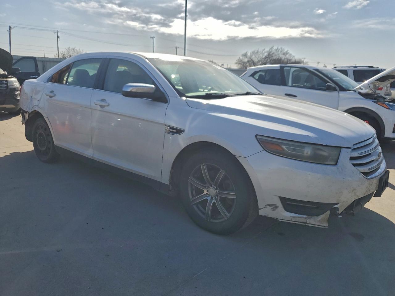 2014 Ford Taurus Limited - Image 4