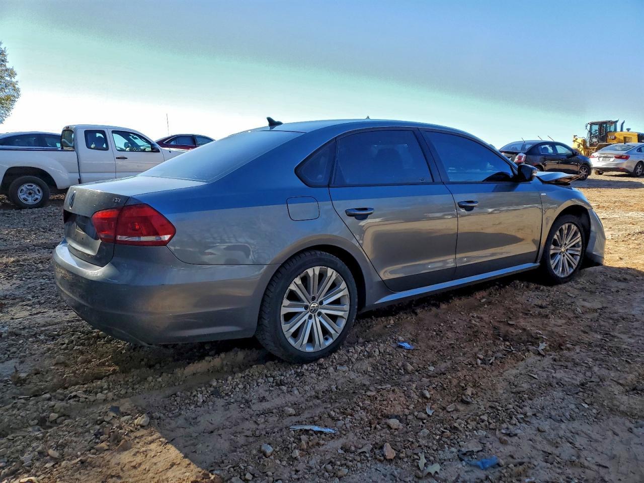 2014 Volkswagen Passat S - Фото 3