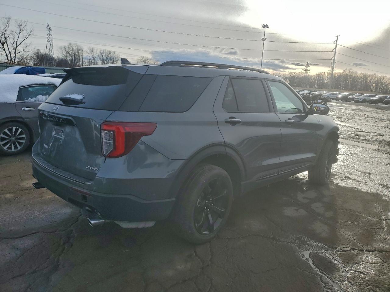 2023 Ford Explorer St-Line - Image 3