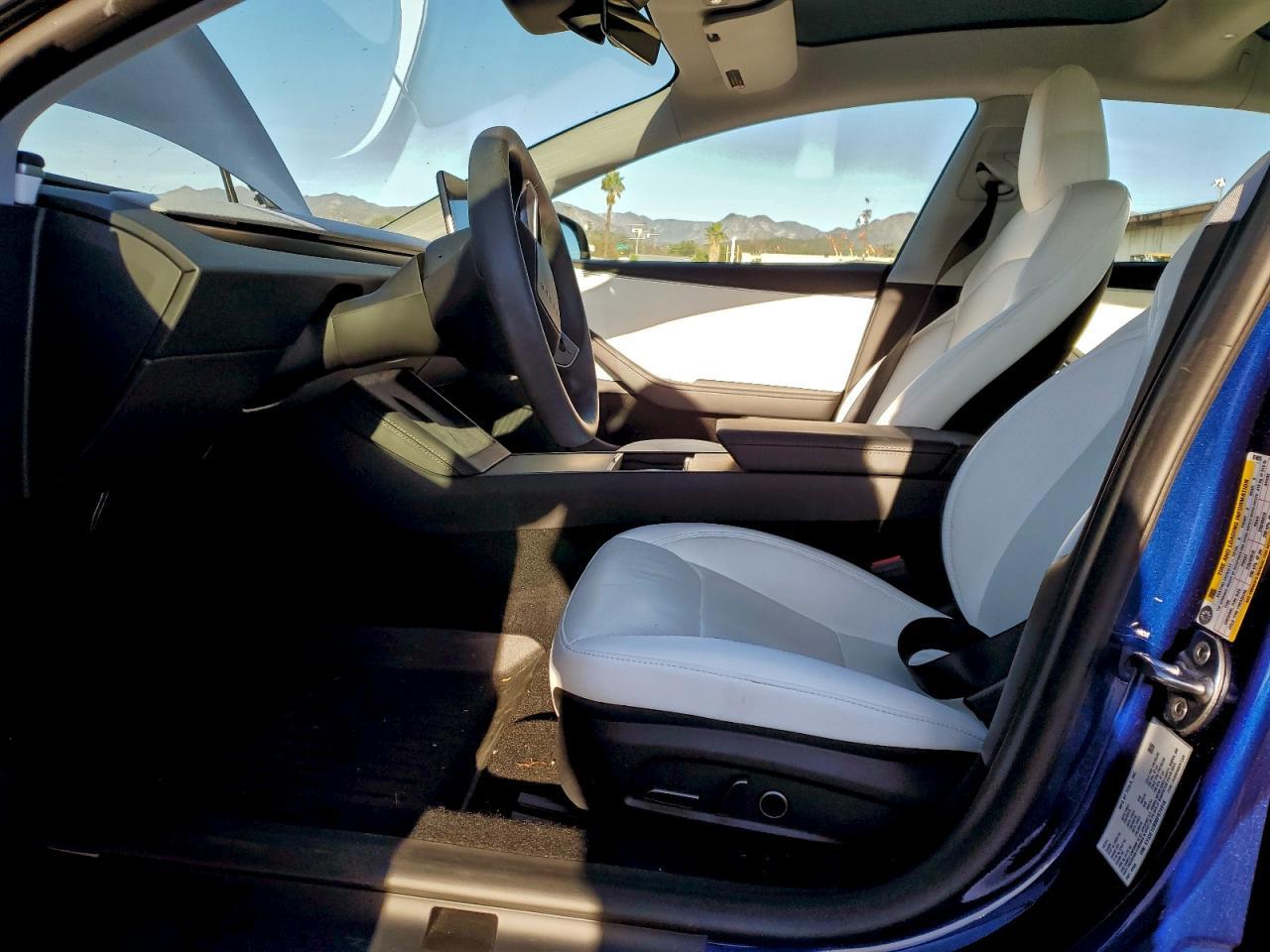 2025 Tesla Model 3 - Фото 7