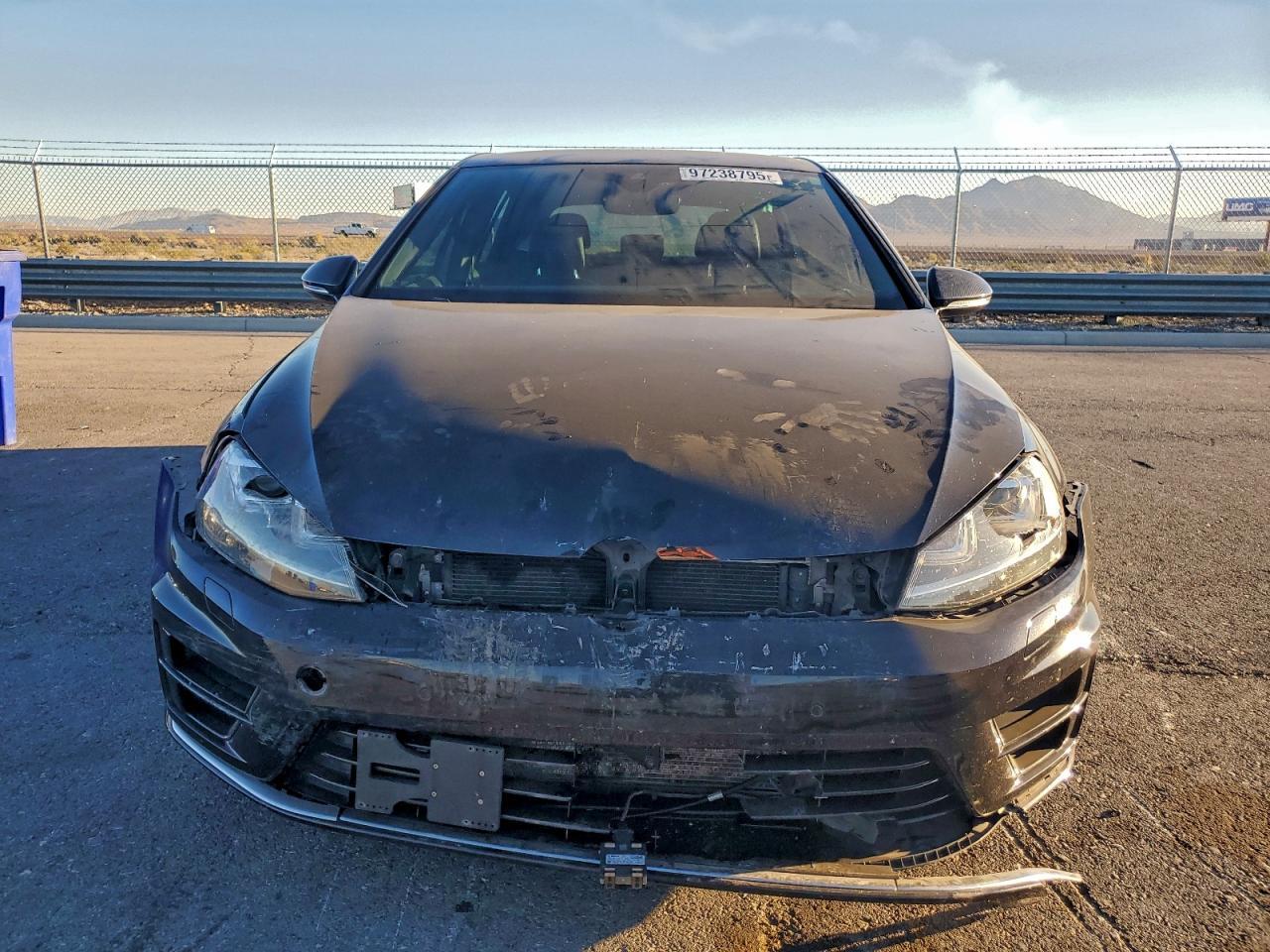 2017 Volkswagen Golf R - Image 5