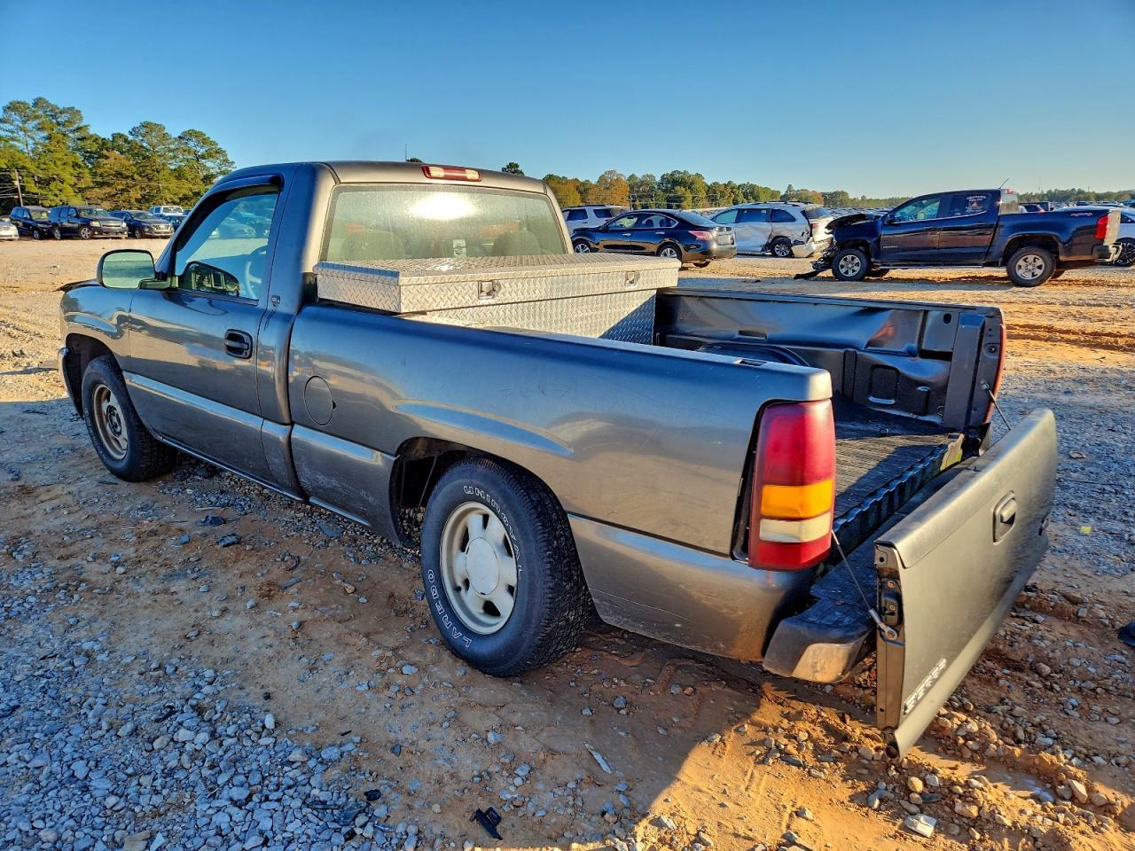 2000 GMC New Sierra C1500 - Фото 2