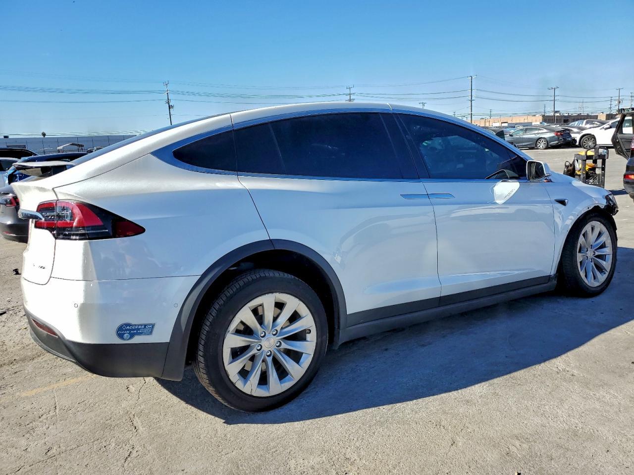 2021 Tesla Model X - Image 3