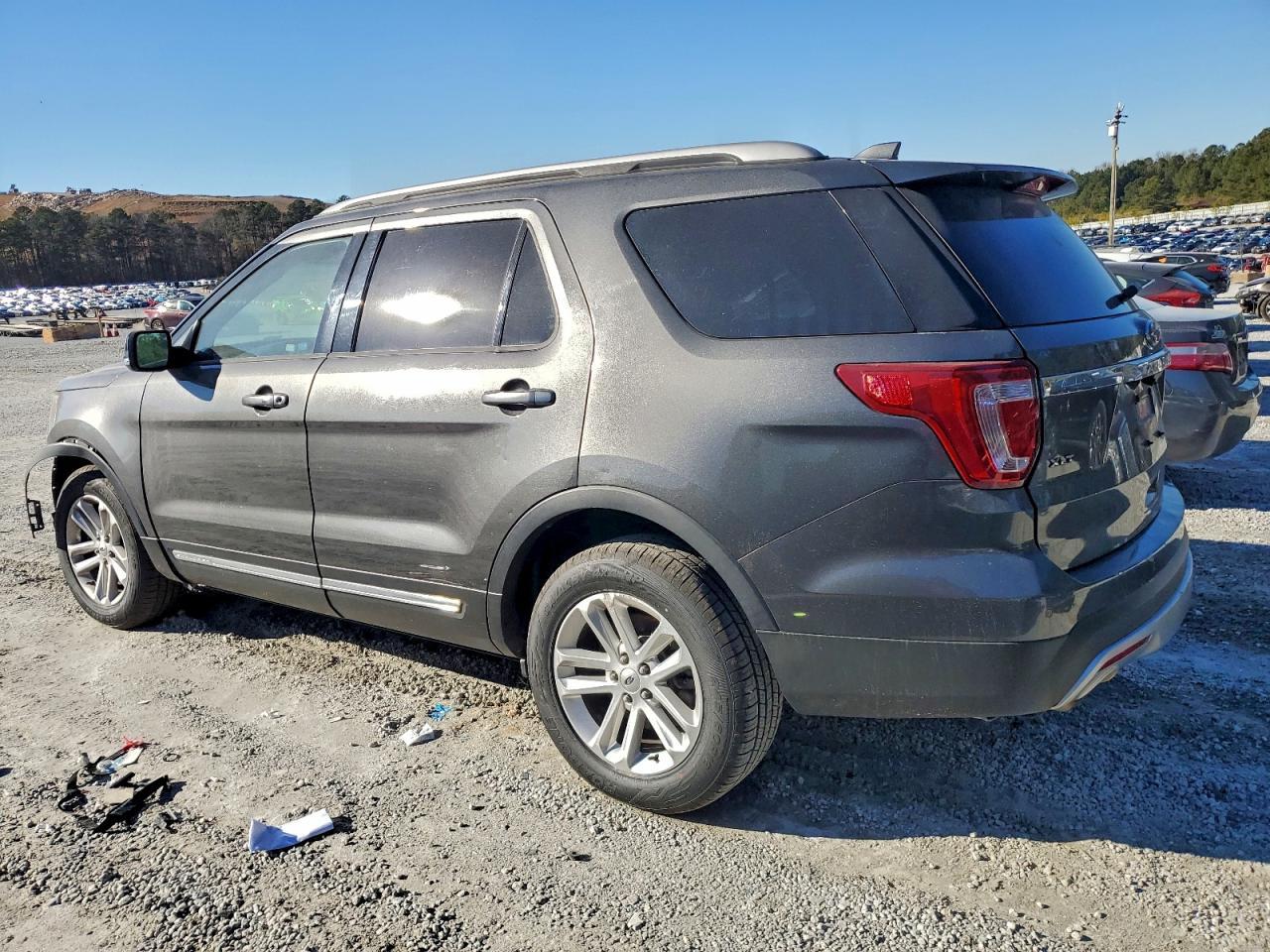 2017 Ford Explorer Xlt - Фото 2