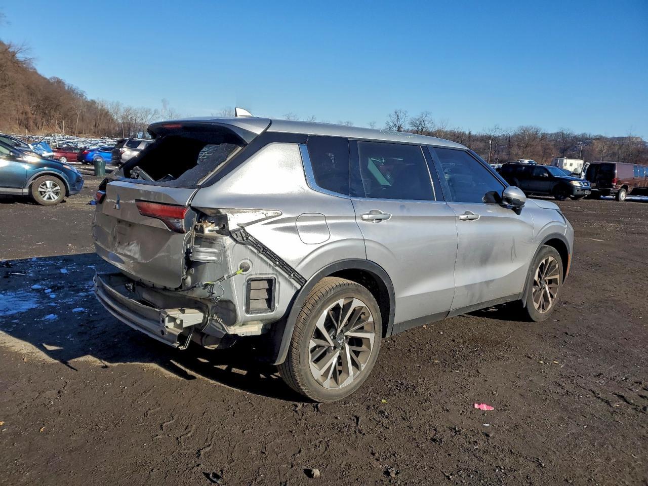 2022 Mitsubishi Outlander Se - Фото 3