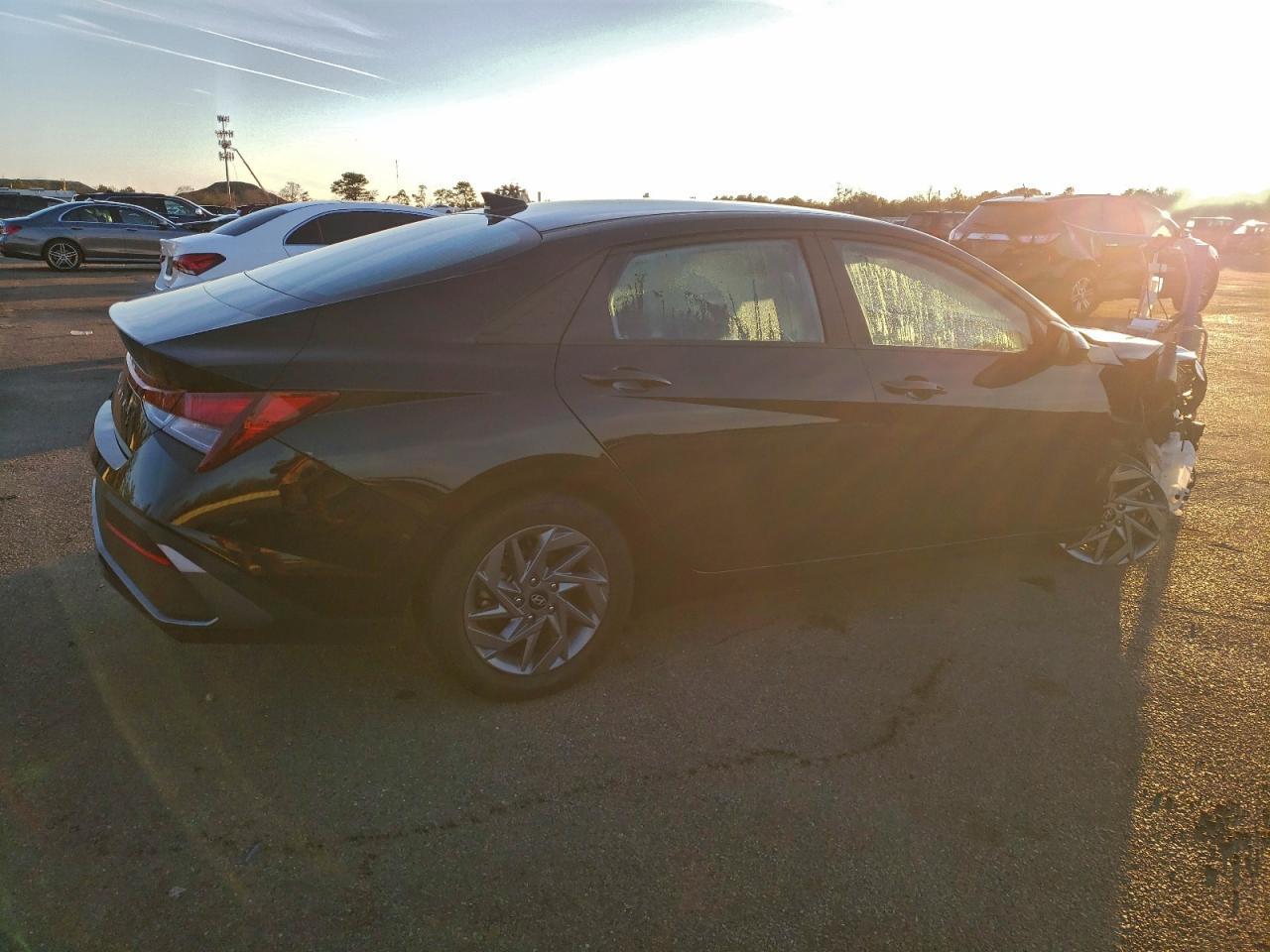 2024 Hyundai Elantra Sel - Image 3