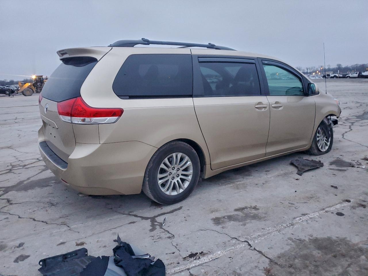 2011 Toyota Sienna Xle - Фото 3