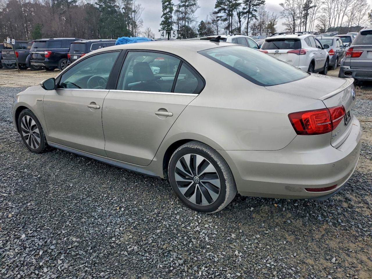 2016 Volkswagen Jetta Hybrid - Image 2