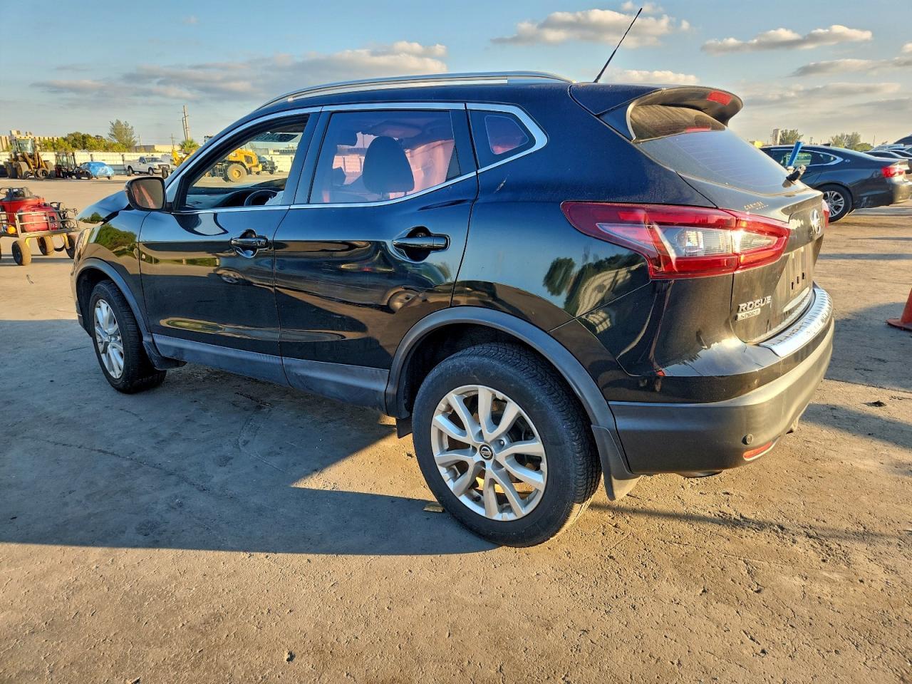 2020 Niss Rogue Sport - Image 2