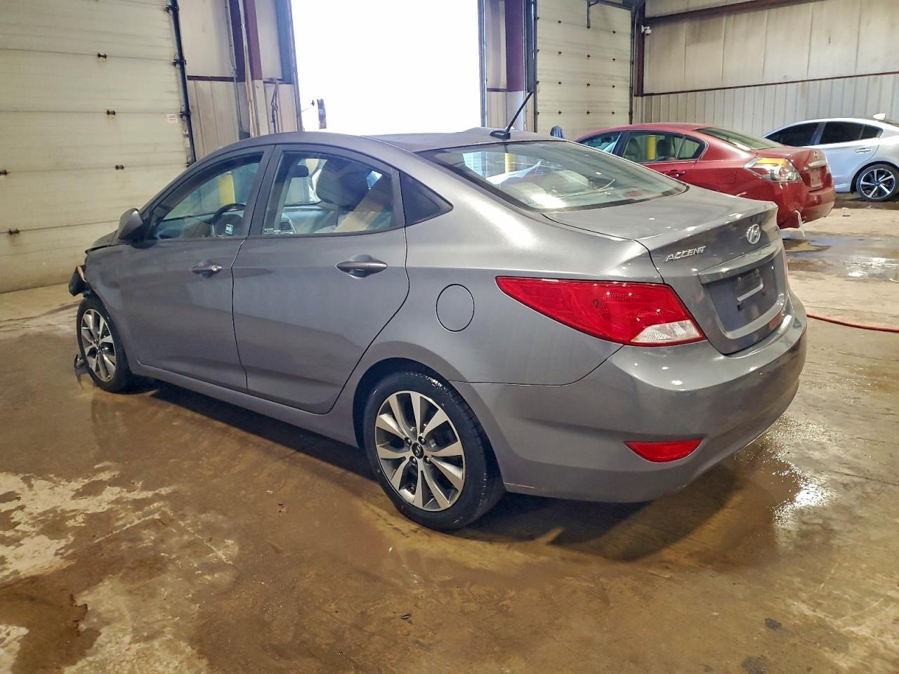 2017 Hyundai Accent Se - Фото 2