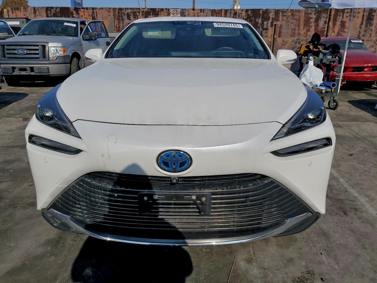 2022 Toyota Mirai Le - Фото 5