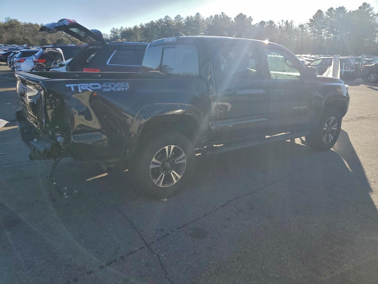 2018 Toyota Tacoma Double Cab - Image 3