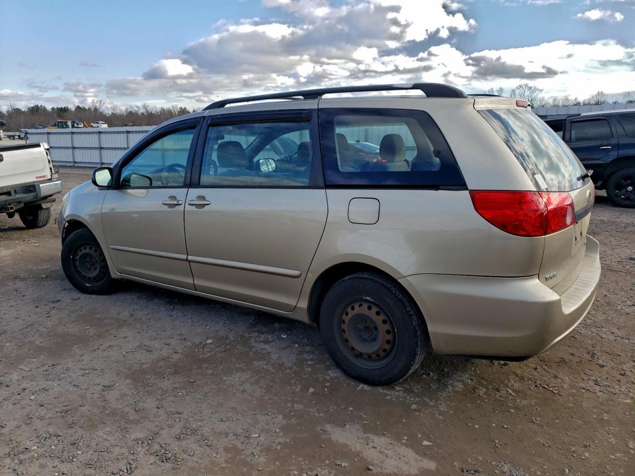 2009 Toyota Sienna Ce - Фото 2