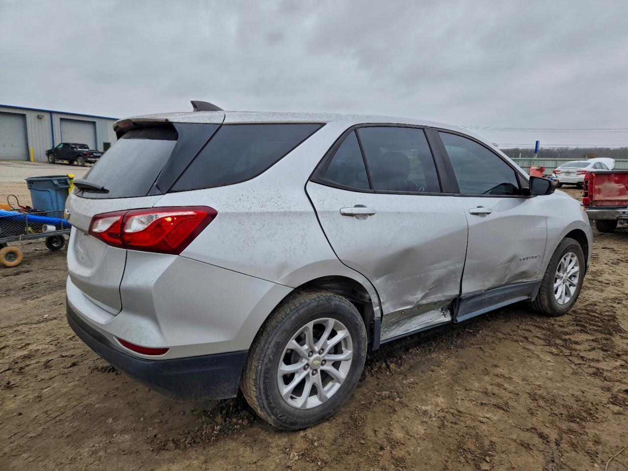 2020 Chevrolet Equinox Ls - Фото 3