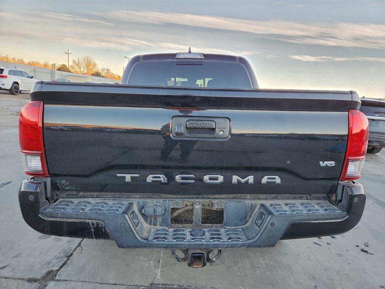 2018 Toyota Tacoma Double Cab - Image 6
