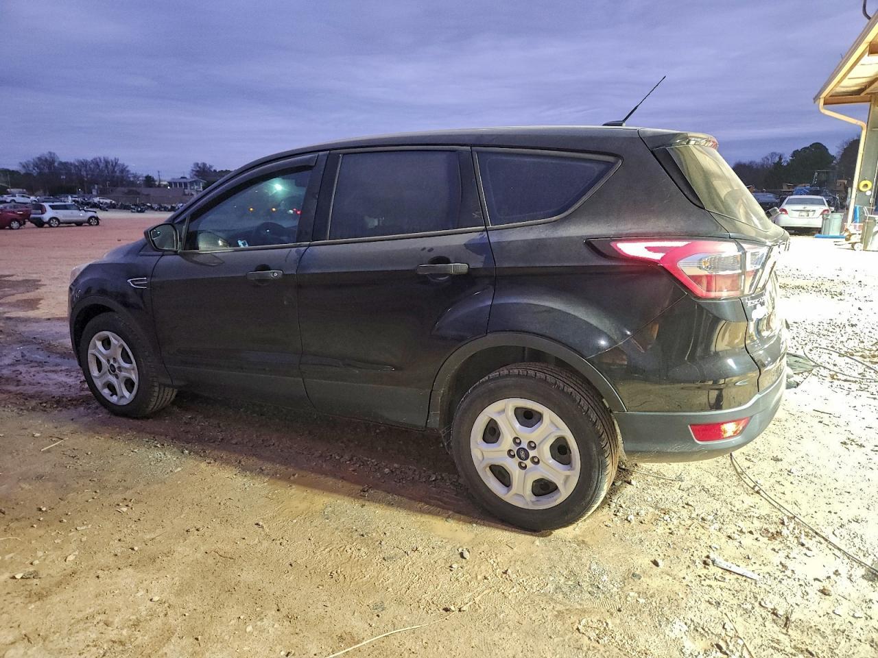 2017 Ford Escape S - Фото 2