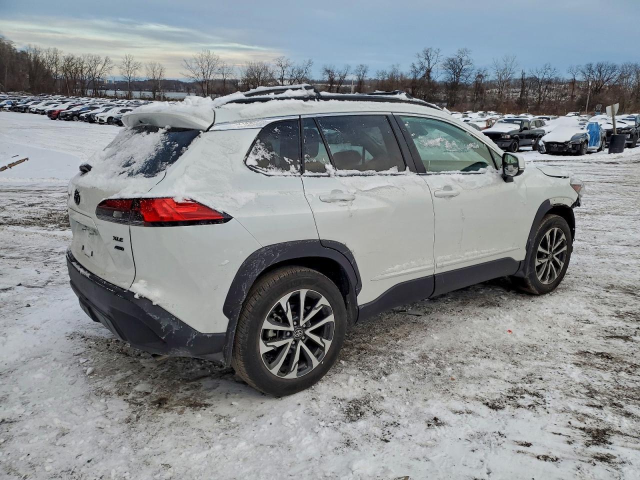 2022 Toyota Corolla Cross Xle - Image 3