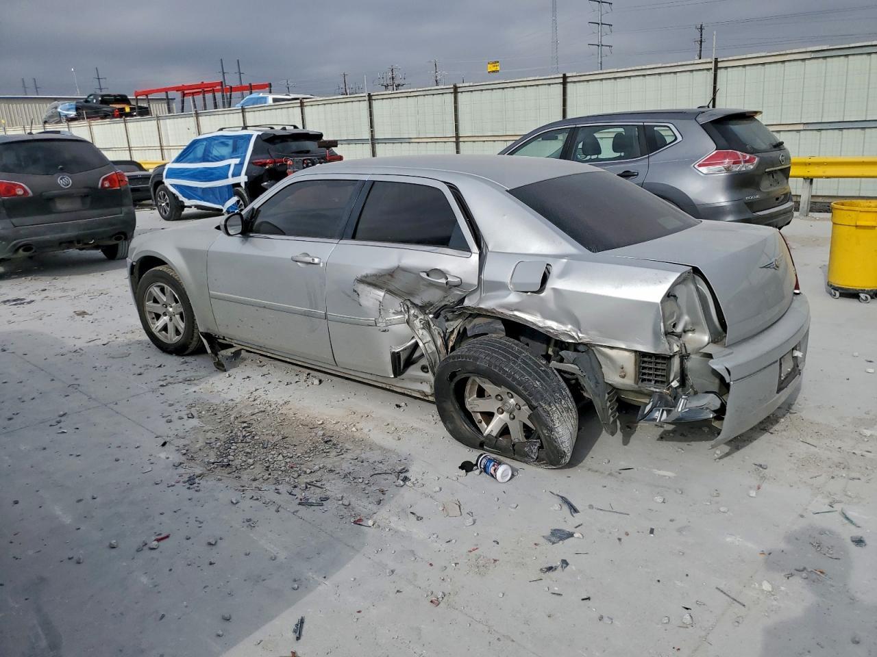 2007 Chrysler 300 Touring - Image 2