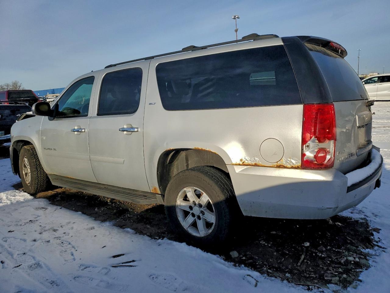 2010 GMC Yukon Xl K1500 Slt - Image 2