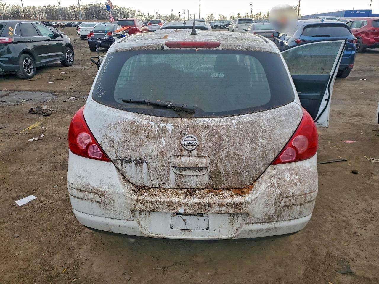 2011 Nissan Versa S - Фото 6