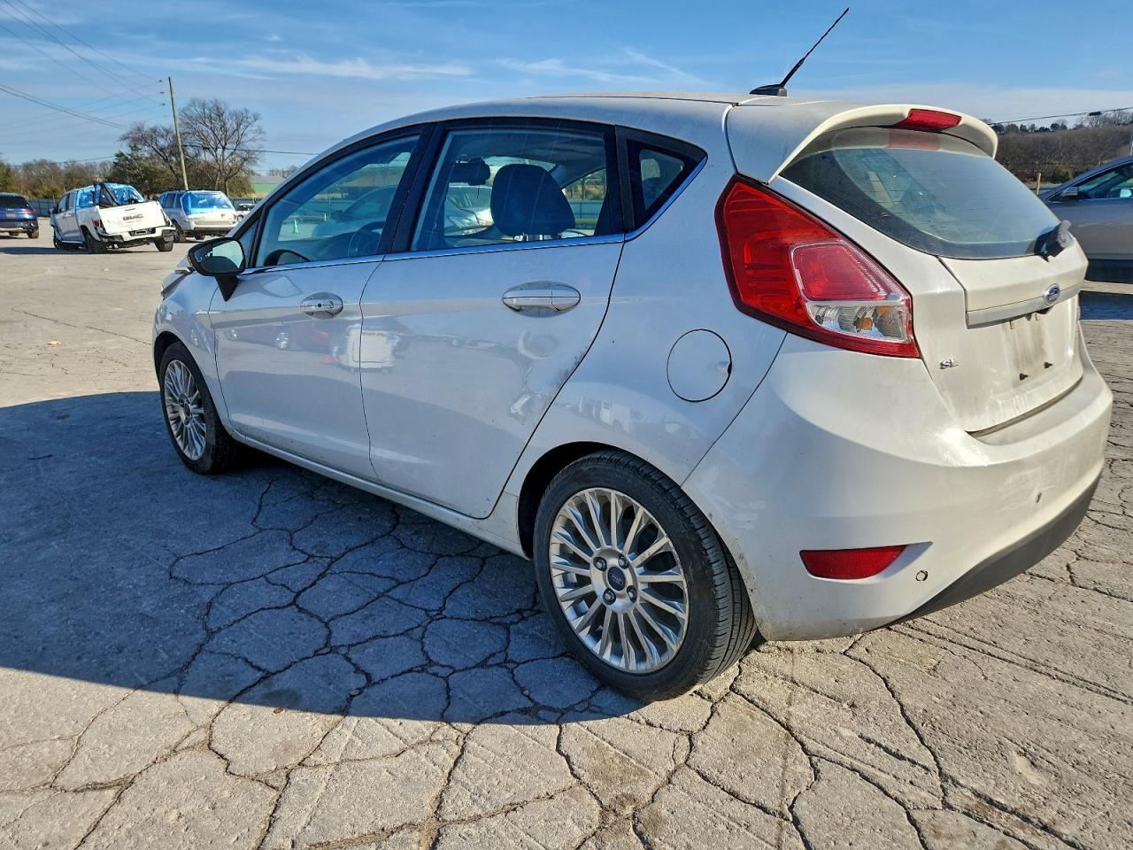 2015 Ford Fiesta Titanium - Фото 2
