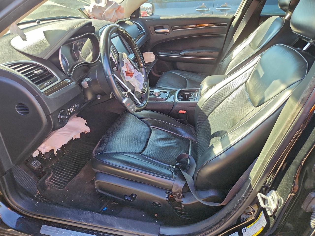 2016 Chrysler 300C - Image 7