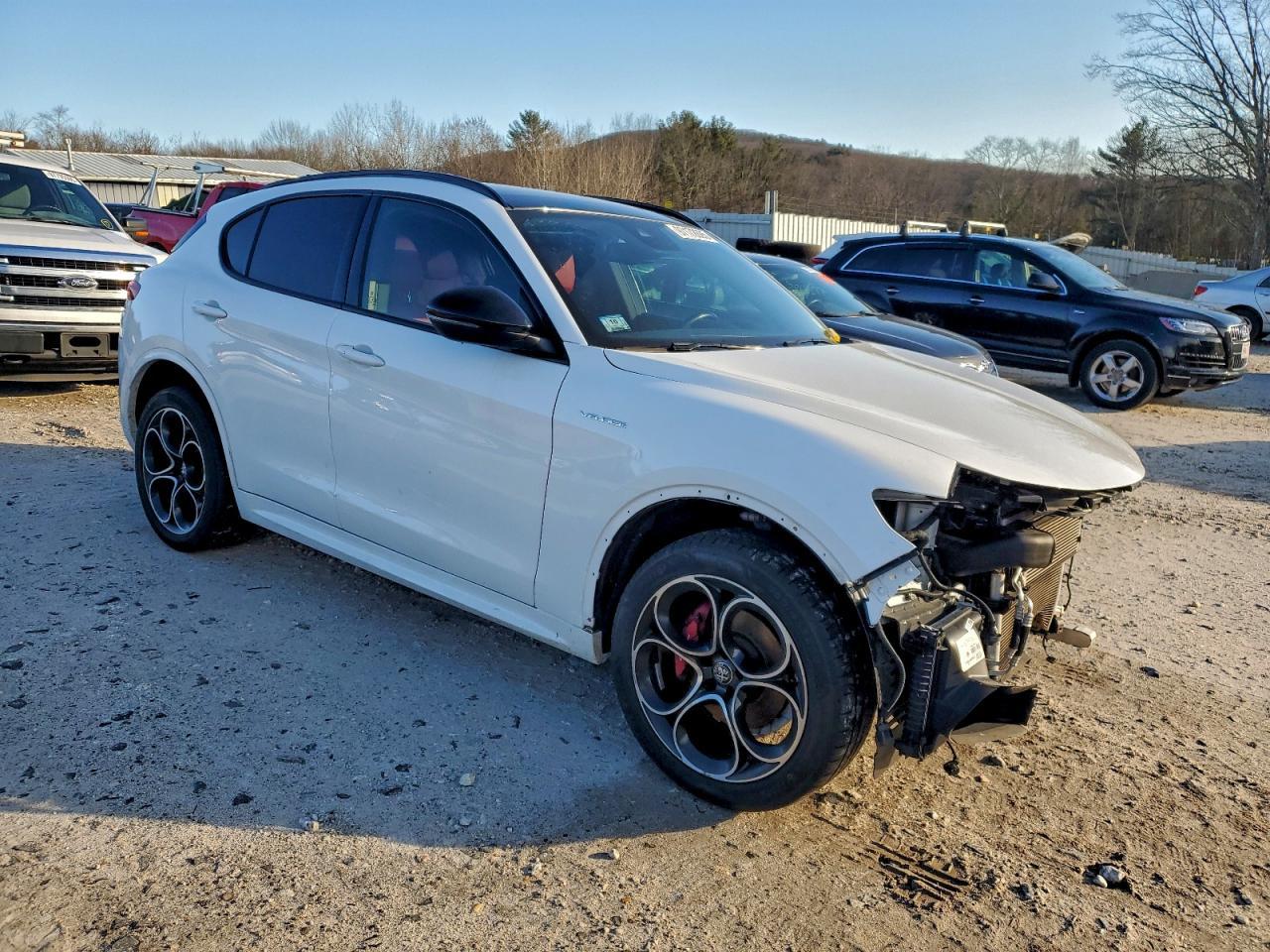 2022 Alfa Romeo Stelvio Ti - Image 4
