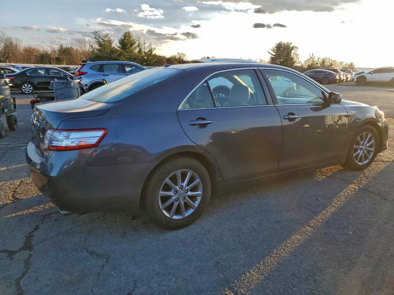 2011 Toyota Camry Hybrid - Image 3