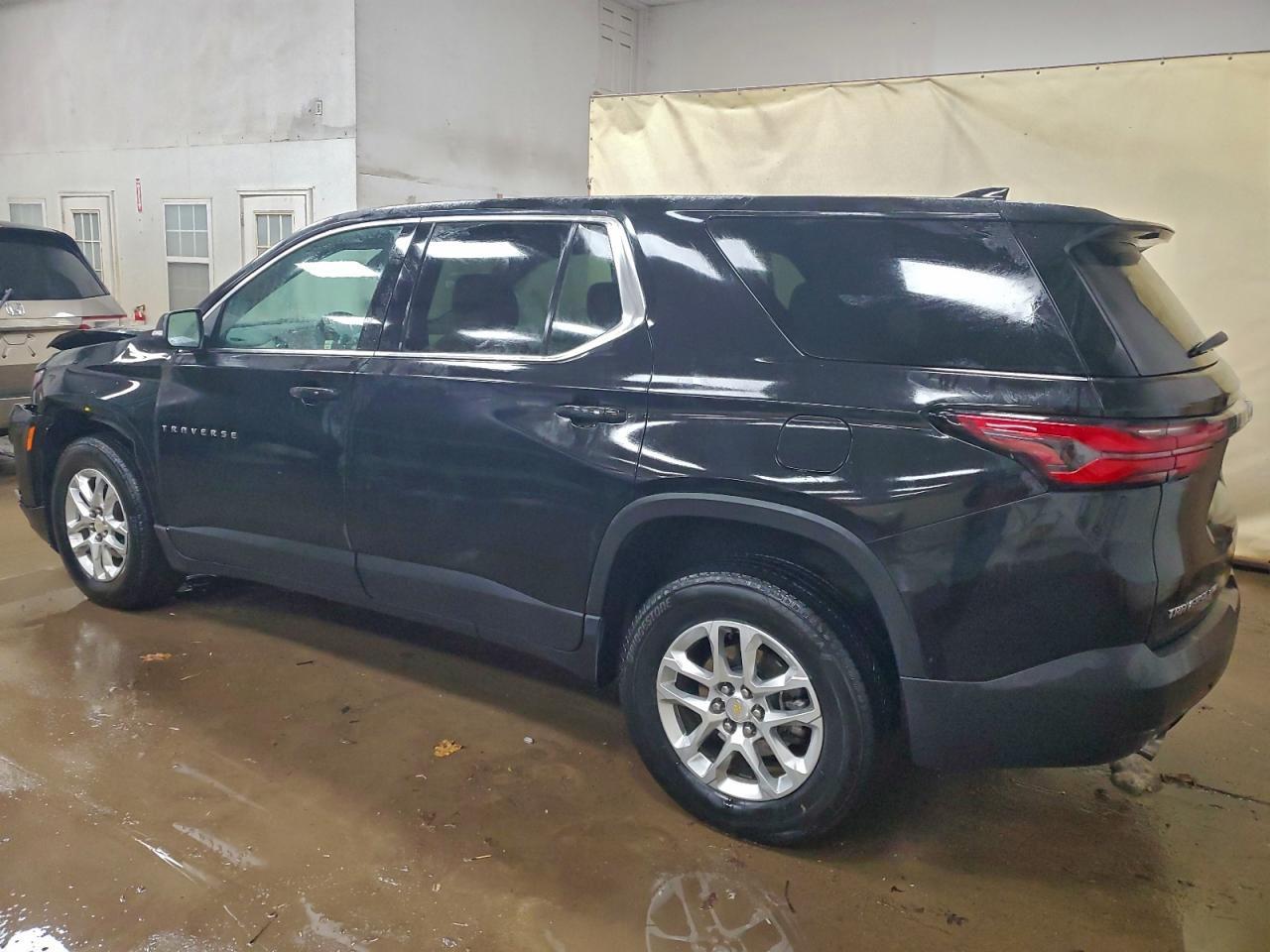 2023 Chevrolet Traverse Ls - Фото 2
