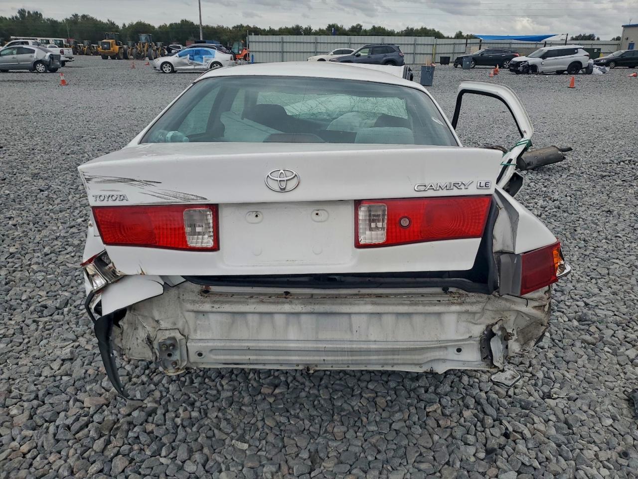 2000 Toyota Camry Ce - Фото 6