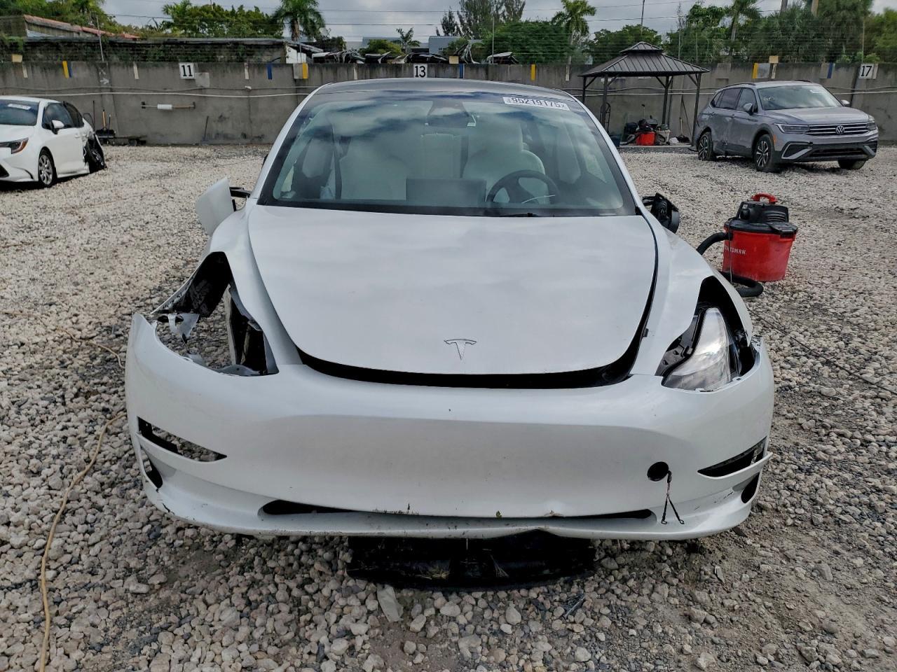 2023 Tesla Model 3 - Фото 5