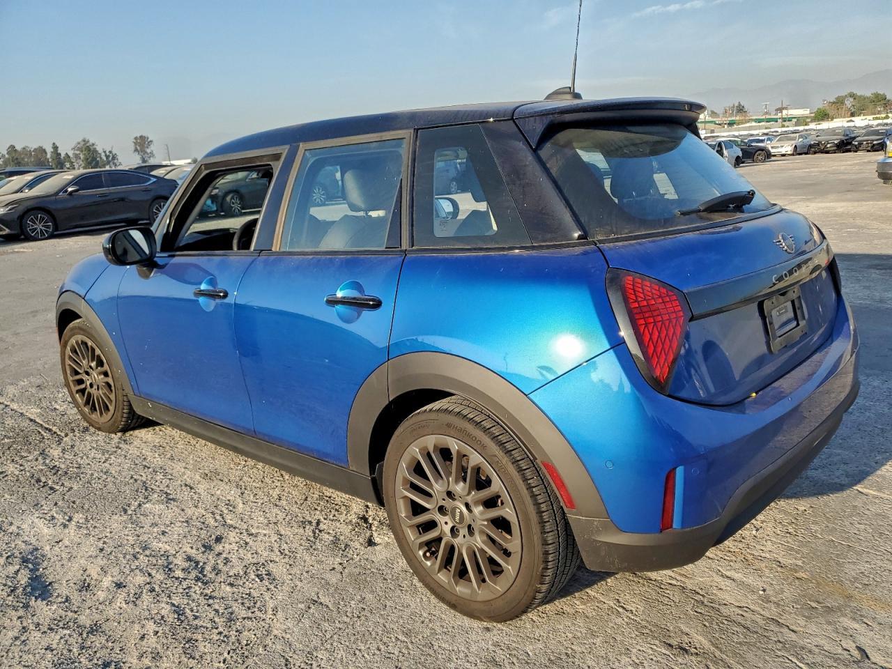 2025 Mini Cooper S - Фото 2
