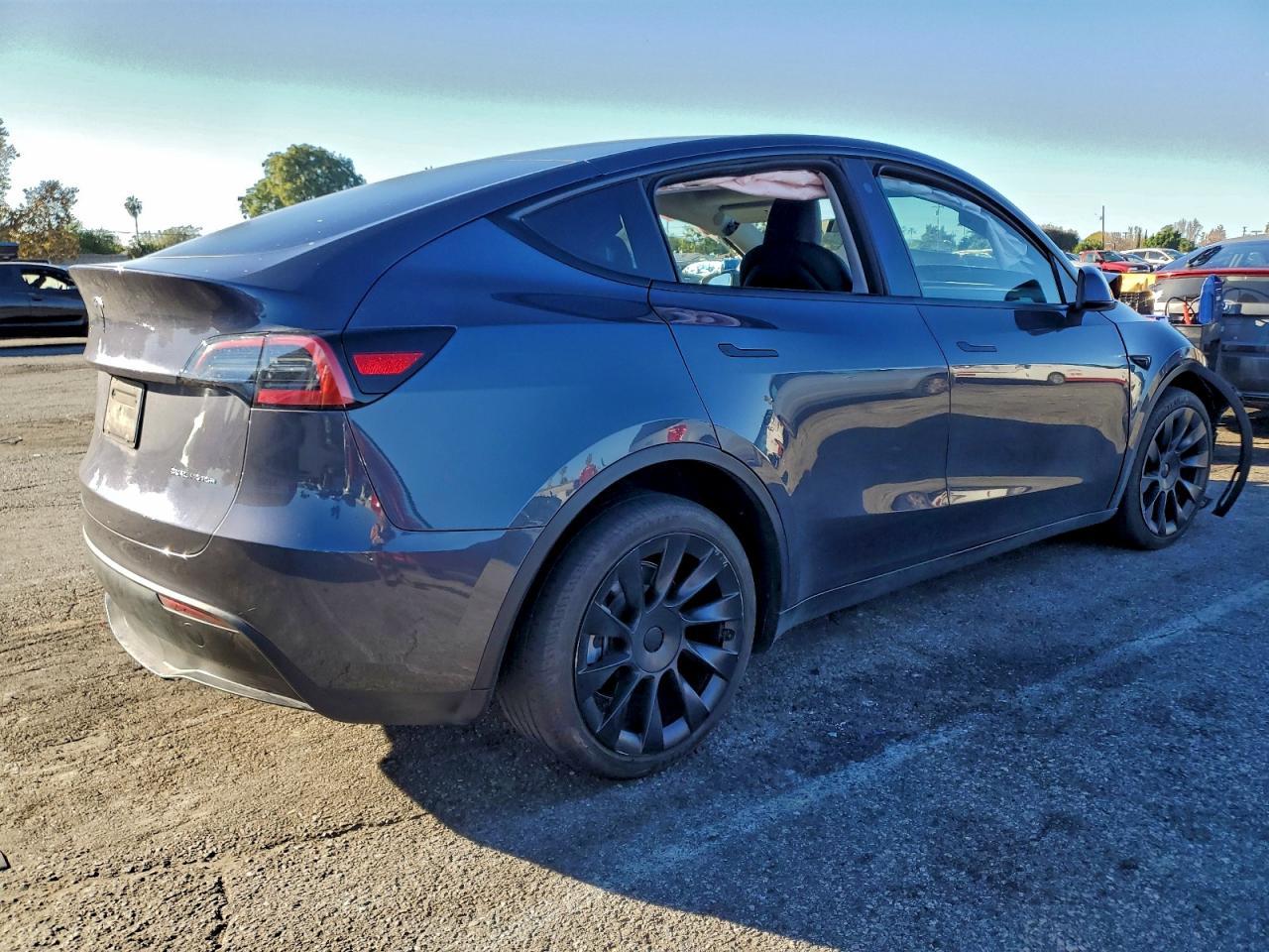 2023 Tesla Model Y - Фото 3