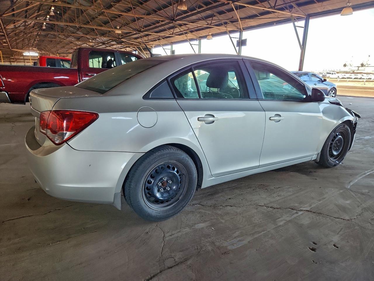 2013 Chevrolet Cruze Ls - Image 3