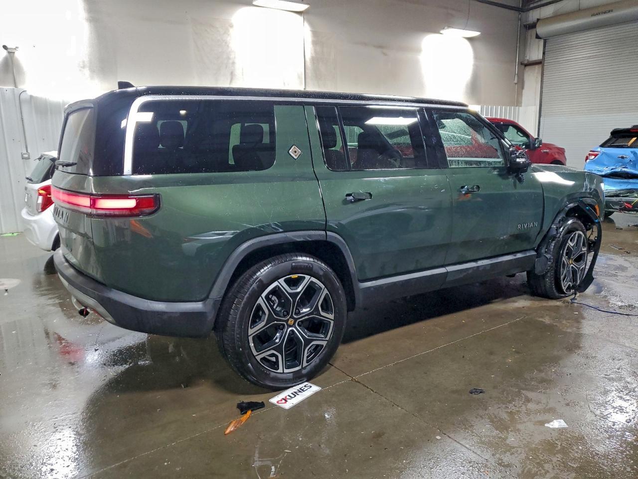2026 Rivian R1S Adventure - Фото 3