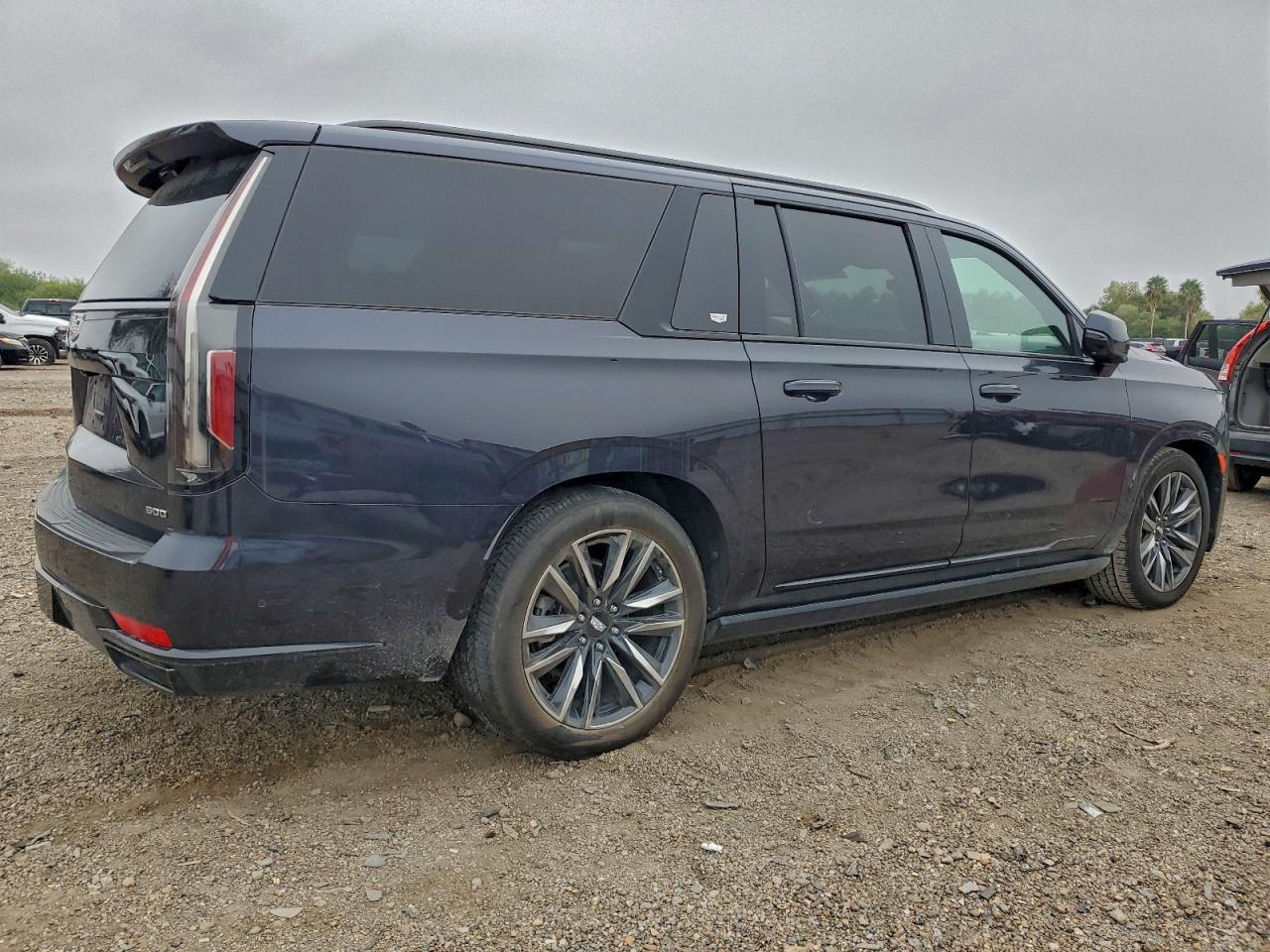 2023 Cadillac Escalade Esv Sport Platinum - Image 3
